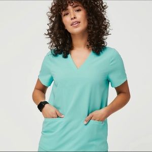 Women's Fresh Aqua Casma Wear Figs- Three-Pocket Scrub Top - XS / Fresh Aqua